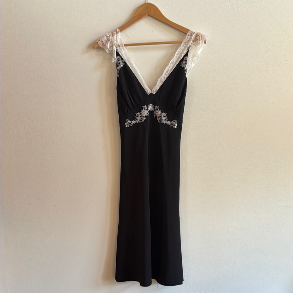 Elegant Black Dress with Lace Details